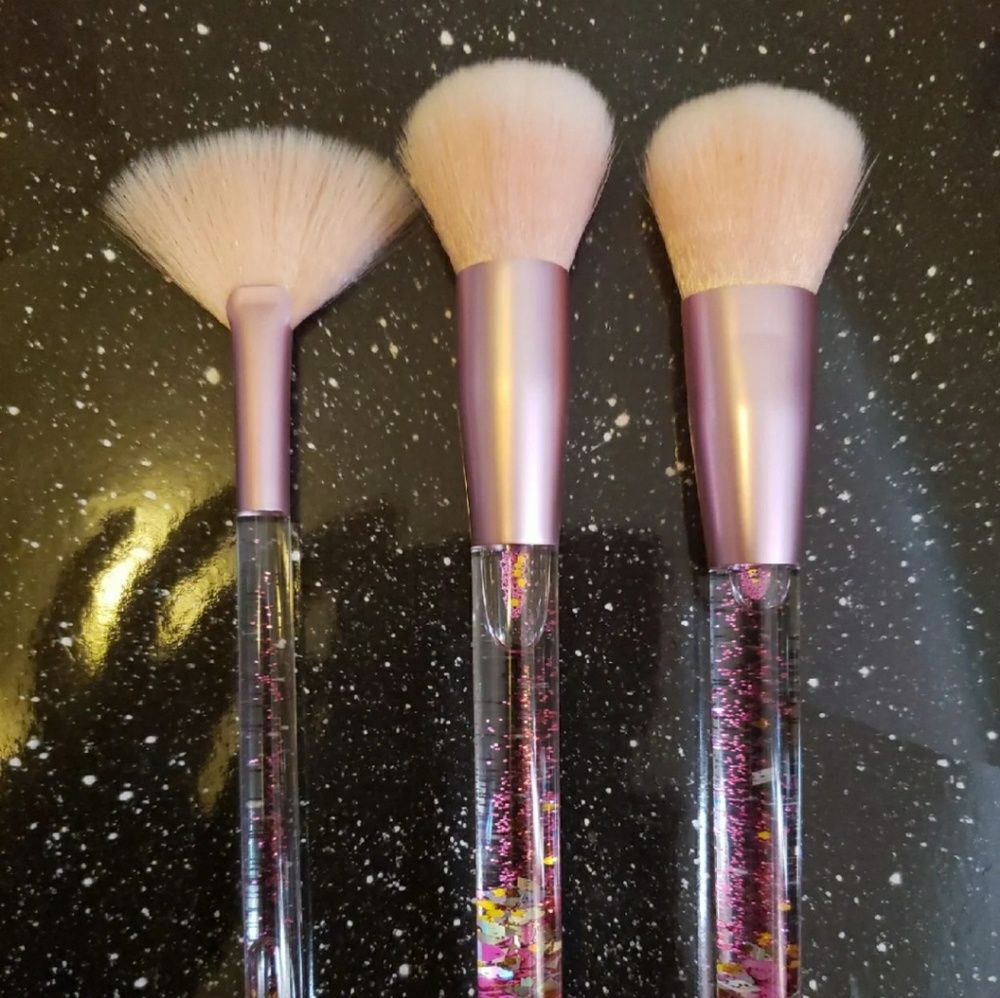 3 new liquid moving glitter makeup brushes